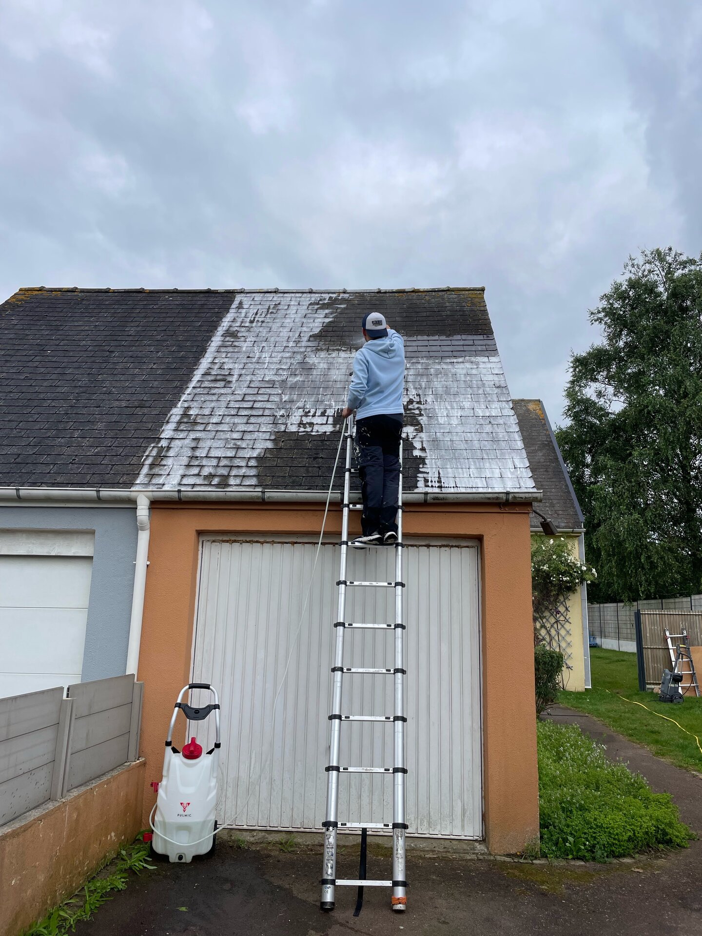 Nettoyage toiture démoussage - Traitement anti-mousse