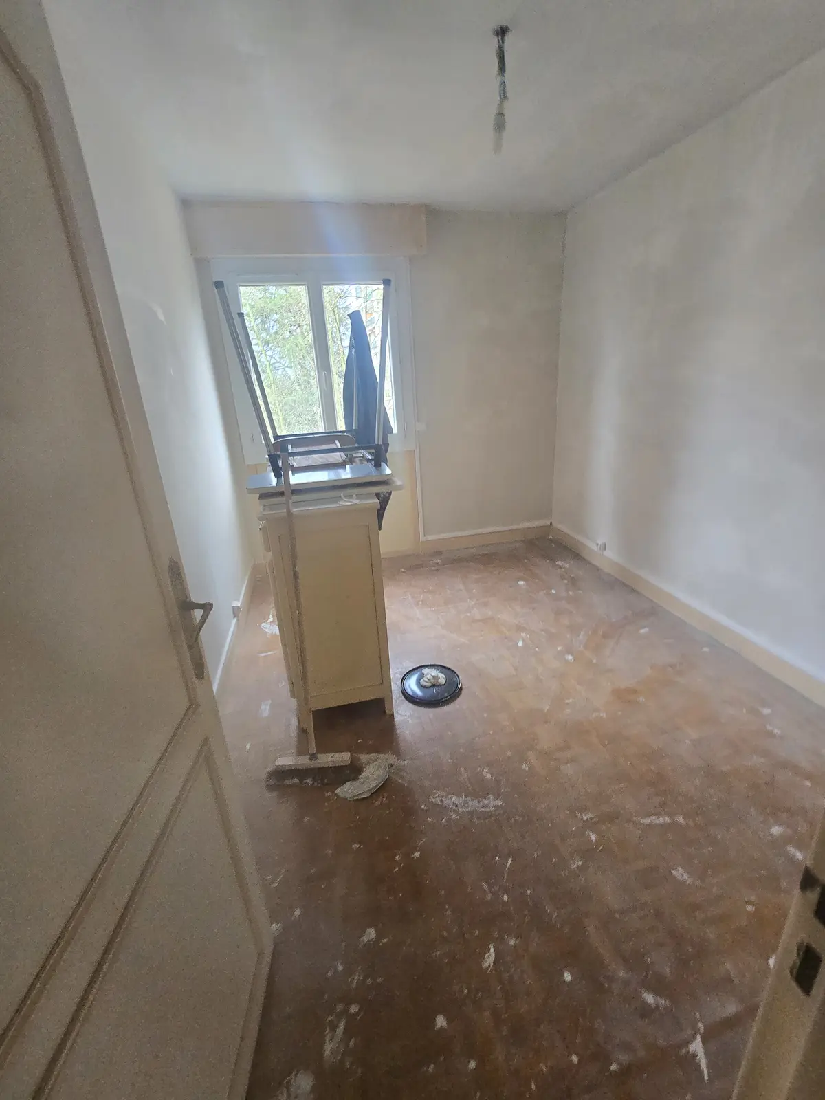 Chambre en cours de préparation - Enduit et ponçage