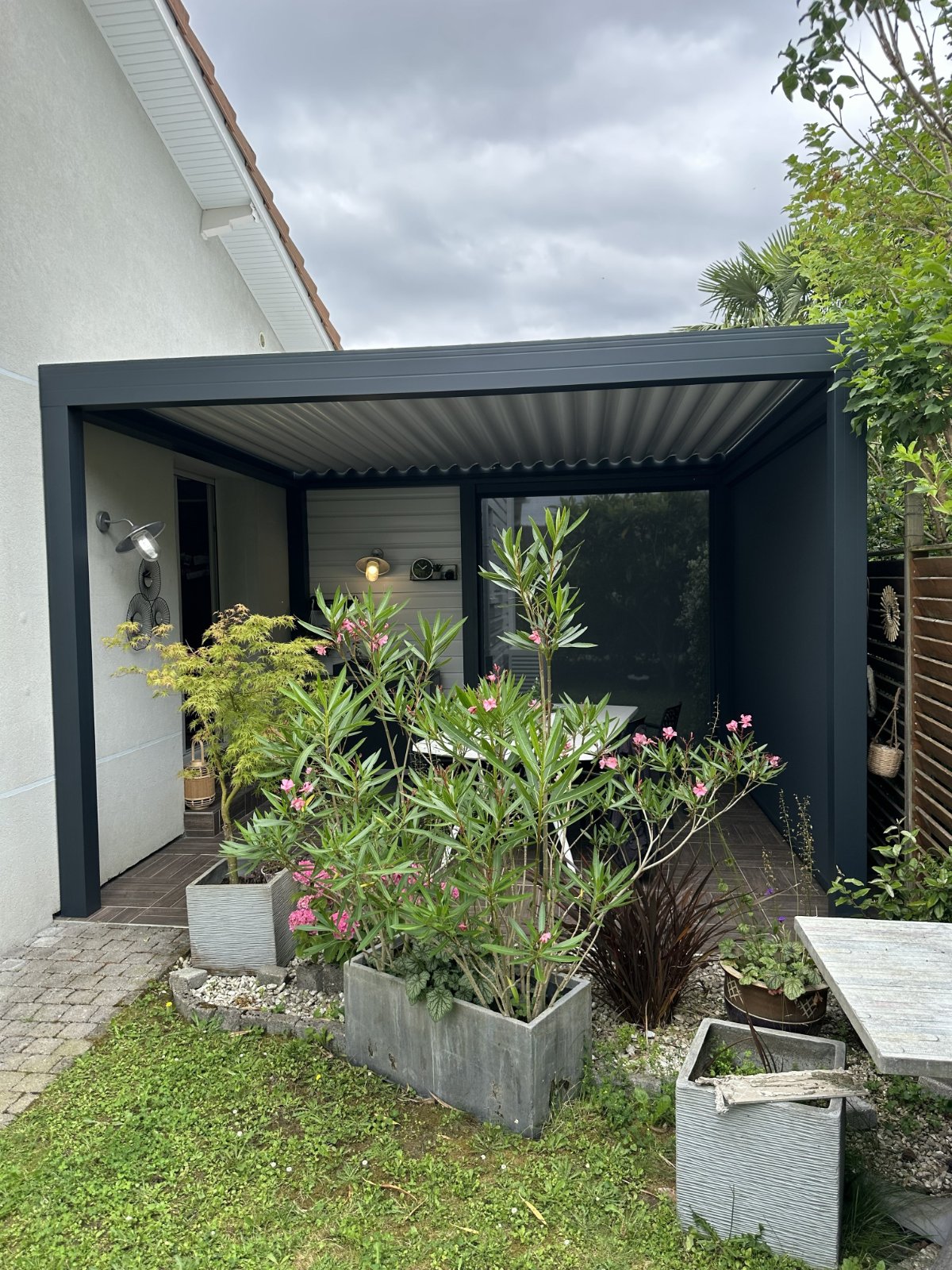 Réalisation VMV Habitat : pergola posée près de Pau (64)