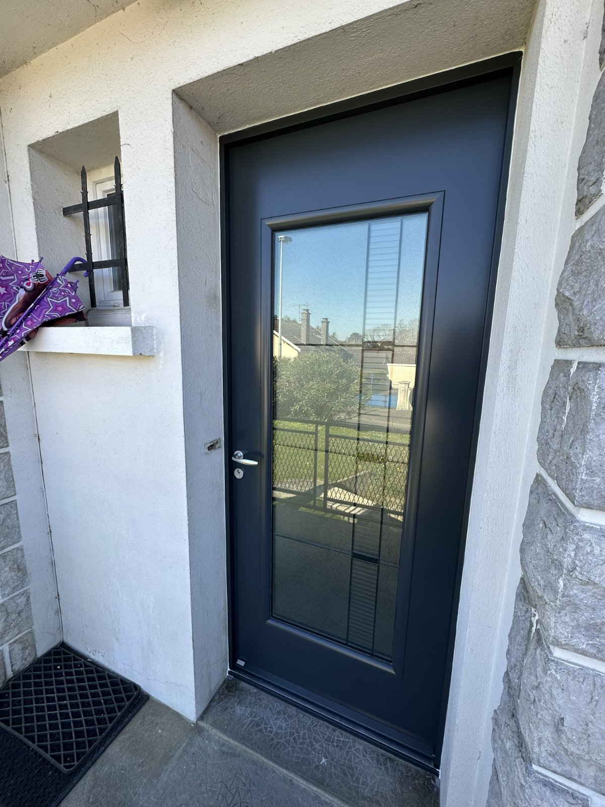 Réalisation VMV Habitat : porte d'entrée posée près de Pau (64)