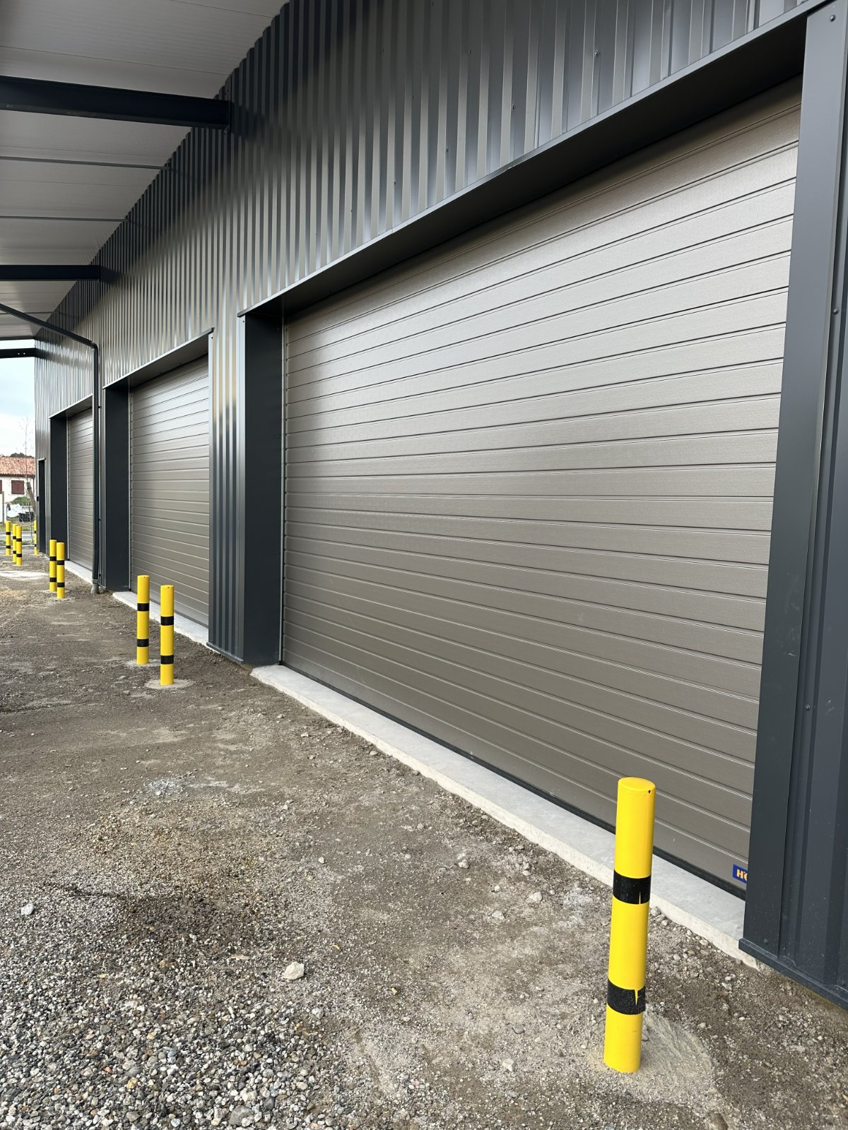 Réalisation VMV Habitat : porte de garage posée près de Pau (64)