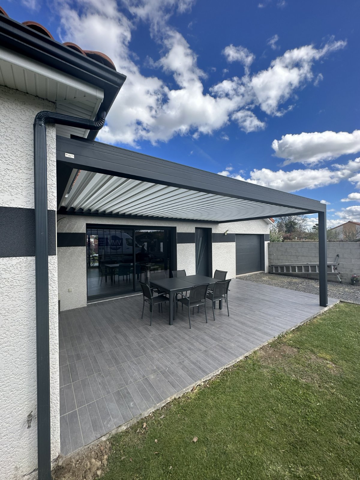 Réalisation VMV Habitat : pergola posée près de Pau (64)