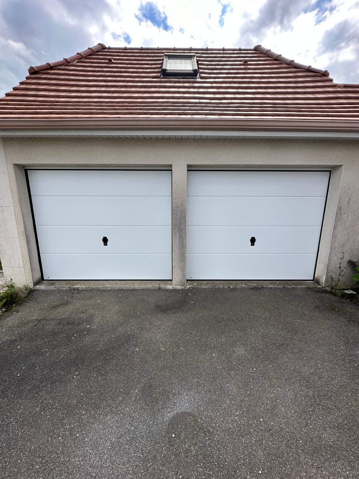 Réalisation VMV Habitat : porte de garage posée près de Pau (64)