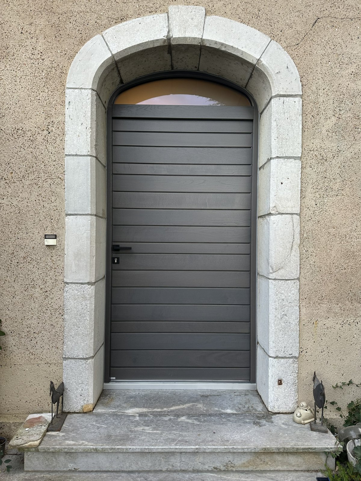 Portes d'entrée à Pau et Nousty